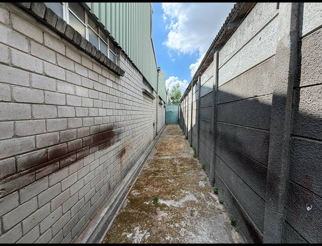 370M² FACTORY TO LET IN STIKLAND INDUSTRIAL